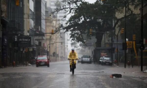 'Rios atmosféricos': o que é o fenômeno que coloca o Sul do Brasil em alerta para tempestades no fim de semana