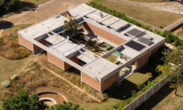 Ventilação natural orienta projeto de casa em Brasília
