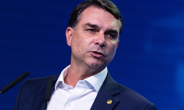 Flávio registra candidatura no TSE e declara patrimônio de R$ 8,1 milhões