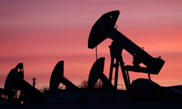 Preço do petróleo sobe mais de 3% com retomada dos ataques militares entre EUA e Irã
