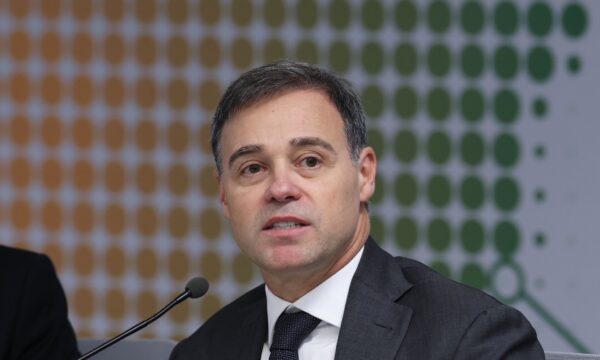 Mesmo após pedido de arquivamento da PGR, Mendonça deve insisitir que 
plenário do STF analise mensagens entre Moraes e Vorcaro