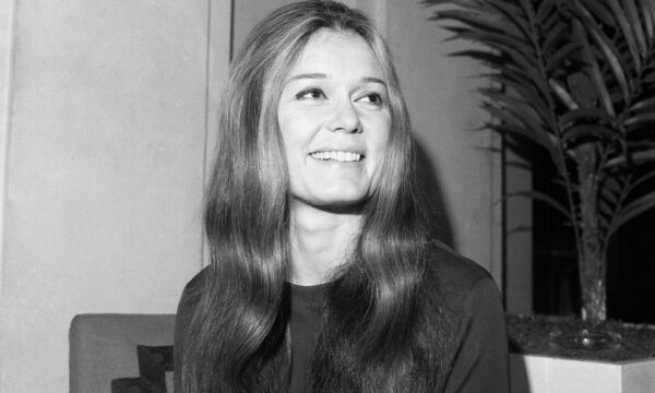 Kamala Harris, Hillary Clinton e Oprah Winfrey prestam homenagem a Gloria Steinem