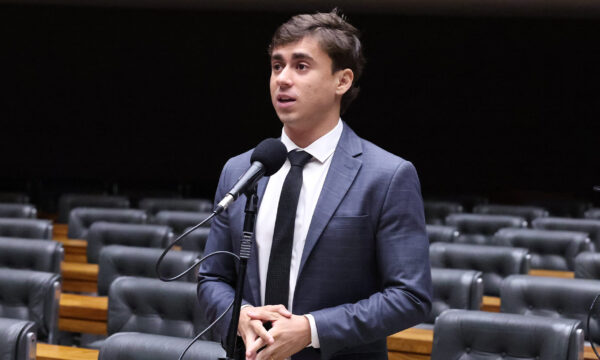 TSE determina que Nikolas apague post que associa fala de Lula à violência contra crianças