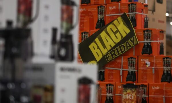 Bets, juros e dívidas devem levar brasileiro a buscar mais descontos na Black Friday