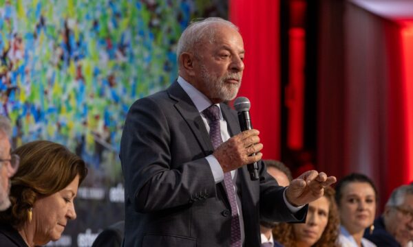 A empresários, Lula defende responsabilidade fiscal, estabilidade e soberania