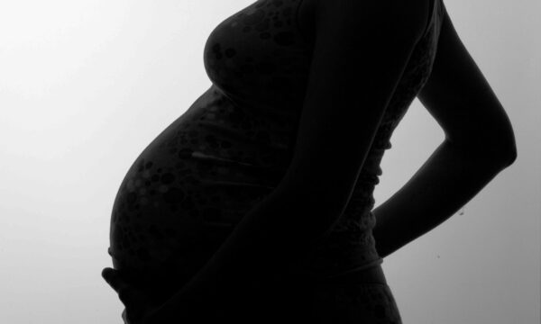 Receita barra R$ 1 bilhão em pedidos suspeitos de salário-maternidade