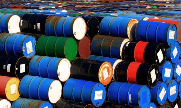 Brent permanece acima de US$ 100 com ataques a petroleiros aprofundando temores sobre a oferta