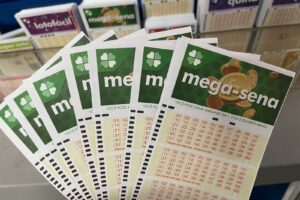 Mega-Sena pode pagar R$ 230 milhões neste sábado; g1 transmite ao vivo