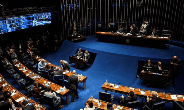 Eleição renova dois terços do Senado e tem disputa embolada em 24 Estados e no DF